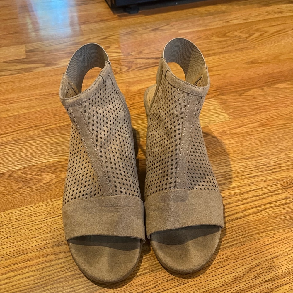 Sonoma Women's Taupe Peep-Toe Sandals
